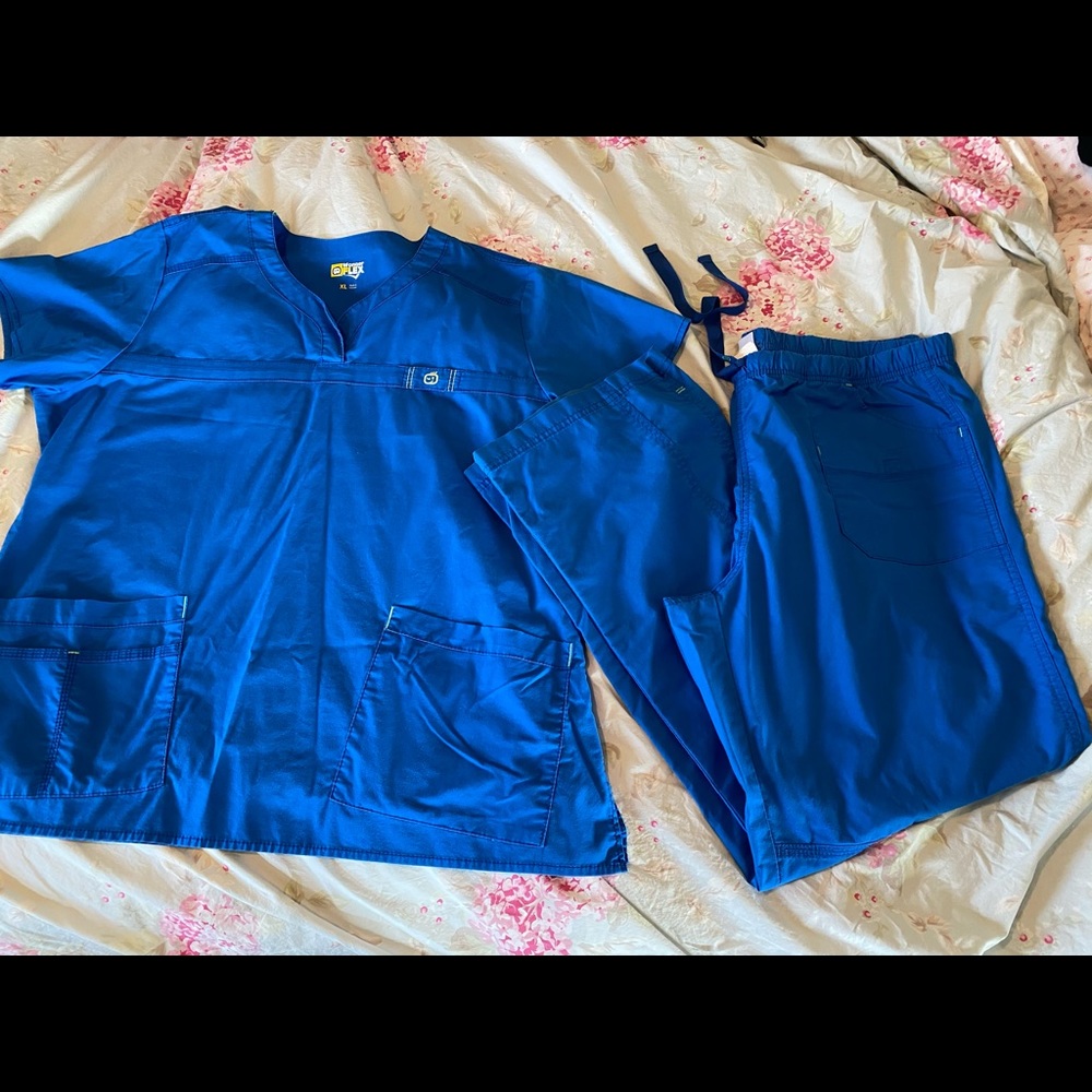 WonderWink scrub set